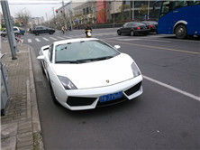 兰博基尼全新自拍体验 在上海安致汽车租赁产品中心尽享豪车风范